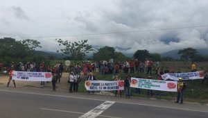 "Estamos esperando una respuesta del Ministerio del Interior para reunirnos... Estamos listos a negociar y levantar el paro", dijo telefónicamente a The Associated Press Christian Mantilla, vocero de la Cumbre Agraria. Colprensa