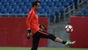 Chile debutó en la edición Centenario con una derrota por 2-1 ante Argentina. AFP