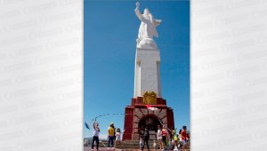 Las familias estrecharon lazos, los padres compartieron con hijos y nietos en torno a la tradición de elevar una cometa. Luis Estévez