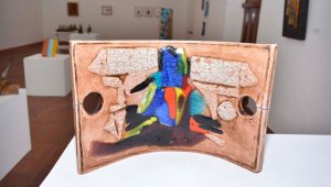 Obra de rosa Julia Carrillo, ganadora del Salón de Artes del Fuego 2016. Edinsson Figueroa