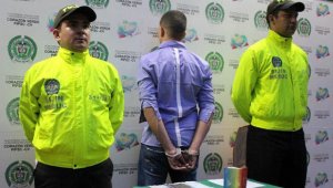 Alias el turco, una vez capturado en flagrancia, fue dejado a disposición de la Fiscalía URI por el delito de estafa. Colprensa