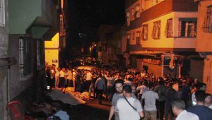 "Fue un ataque barbárico. Aparentemente fue un atentado suicida", dijo el viceprimer ministro Mehmet Simsek.
AP