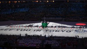 Nos vemos en Tokio se leyó en el piso del Maracaná. AFP