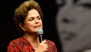 El proceso hacia el juicio político comenzó el año pasado cuando Eduardo Cunha, entonces presidente de la Cámara de Diputados y viejo rival de Rousseff, presentó la medida. AFP