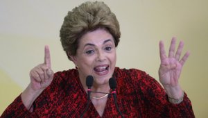 Dilma Rousseff jugará su última carta el lunes cuando enfrente a sus acusadores durante el alegato de la defensa que hará personalmente. Archivo