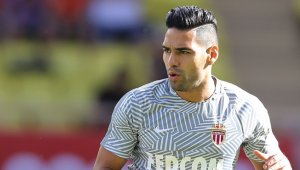 El colombiano Radamel Falcao García espera seguir levantando su nivel futbolístico mañana ante el Niza. Archivo