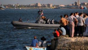 Los sobrevivientes habían indicado que unos 450 migrantes se hallaban a bordo del barco de pesca, AFP