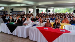 El multitudinario encuentro ha convocado estudiantes, docentes y comunidad en general del área metropolitana, interesados en conocer los desafíos de la frontera y vincularse con soluciones. Cortesía