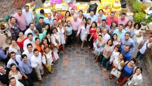 El alcalde donó sus regalos. Cortesía