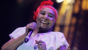 En el escenario de la Plaza de Santa Bárbara ubicado a orillas del Río Magdalena. Colprensa