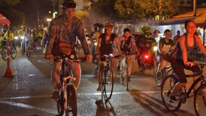 Cada viernes, la Alcaldía de Cúcuta organiza un ciclopaseo nocturno, que además de promover el deporte en la ciudadanía, lleva una jornada cultural a uno de los barrios de la ciudad. Cortesía
