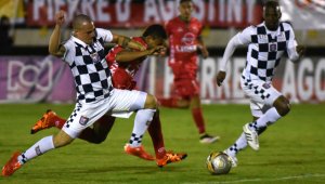 Chicó lleva tres años de malos resultados en la Liga Águila, y de descender este semestre, dejaría a Patriotas como el único equipo de Boyacá en la primera división. El conjunto ajedrezado puede definir su futuro esta noche ante La Equidad. Colprensa