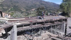 En las próximas semanas funcionará el puente. Los damnificados de Llano Grande recibieron mangueras para el distrito de riego. Roberto Ospino