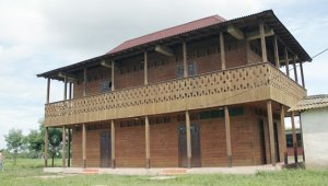 Así luce actualmente ‘La Casa del Balcón’ después de la restauración que le hicieron los habitantes de Chibolo, Magdalena. Colprensa