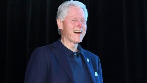 Vegano desde 2010 a causa de problemas de salud, el expresidente no podrá recibir pagos por sus funciones en caso de que su esposa gane las elecciones, aunque nada impediría que actúe como asesor extraoficial. AFP