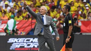 Pékerman analiza dejar en el banco al delantero Miguel Borja, para apostar en este trascendental partido por el goleador del Mónaco Radamel Falcao García. AFP