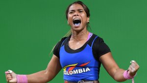 El Comité Olímpico Internacional confirmó que la pesista ucraniana Natalia Davidova fue despojada de su presea por dopaje. AFP