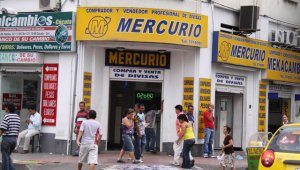 La sobreoferta de bolívares, el dólar paralelo y la crisis económica y política  de Venezuela impulsan la caída del bolívar y fomentan el contrabando en Norte de Santander.  Archivo