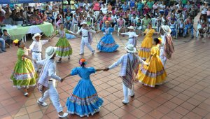 Las festividades se iniciaron el  martes  con el Festival de Talentos Zuliano. Niños y jóvenes participaron con muestras de danza, teatro, poesía, coplas y cuentería. Cortesía