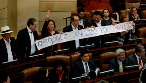 Miembros del Partido Verde y del Polo, en la Cámara de Representantes, protestaron contra el exprocurador Alejandro Ordóñez. Colprensa