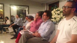 En representación de las Farc estuvieron presentes ‘Pablo Catatumbo’, ‘Pastor Alape’ y ‘Victoria Sanguino’, entre otros, mientras que de parte de los familiares acudieron cerca de cuarenta personas. Colprensa