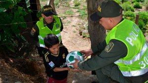 A las zonas rurales llegaron los balones. Policía