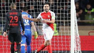 Falcao marcó dos goles este sábado frente al Niza. AFP