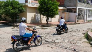 Así luce la calle 6 con avenida 2 de Chapinero, una de las calles priorizadas por los presidentes de la comuna 7 y 8 para ser reparada. Al menos 20 vías de Chapinero, Comuneros, La Victoria y Palmeras están en lista de espera. Mario Franco