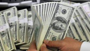 La caída de los precios del crudo redujo los ingresos en divisas en un 75% en el último año y medio, según Faría, una situación crítica para un país dependiente de las importaciones. Internet