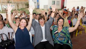 Mujeres víctimas de la violencia se reúnen en el colectivo Mujeres Sembradoras de Paz, donde María Vargas (centro), de la asociación Mujeres Camino a La Paz, es la cabeza de esta iniciativa. Alfredo Estévez