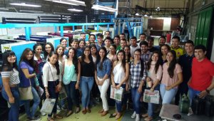 Este medio de comunicación recibió a jóvenes de la Udes (en la foto) y a niños del Colegio Camilo Torres Zona Rural. Giovanny Rojas