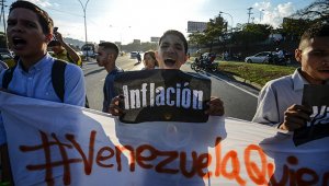 Quito ofreció su apoyo a Caracas y alentó al gobierno y a la oposición venezolana "a encauzar la situación a través del mecanismo de diálogo auspiciado por la Unasur". AFP
