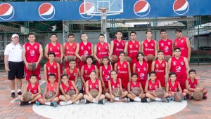 Esta es la delegación del Club de Cazadores .que estará parficipando en el XI Nacional Interclubes de baloncesto que se disputará del 7 al 12 de abril en Villavicencio. Alfredo Estévez