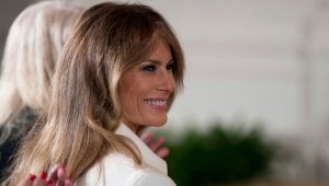 El monto de la indemnización otorgado a Melania Trump no fue revelado. AFP