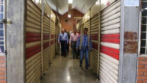 Ropa y calzado ocupan la mayoría de los locales en el centro comercial Oiti. la Alcaldía plantea lleva al lugar secretarías de despacho. Cortesía