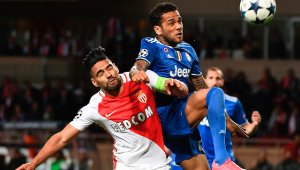 El partido era vibrante, con ambos equipos atacando sin reservas. AFP