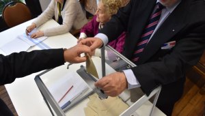 La comisión de control electoral advirtió que cualquier persona que los difunda se expondrá a sanciones "penales". AFP