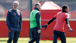 Sin opciones de pelear por el título en la Premier League, el Mánchester United ya solo mira a la Europa League, el único gran trofeo europeo que le falta en sus vitrinas, y la posibilidad de conseguir un pase directo a la próxima Champions. AFP