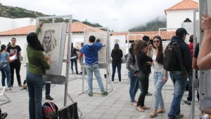 En la plazoleta de la sede La Casona de la Universidad de Pamplona se cumplió la maratón de dibujo. Roberto Ospino