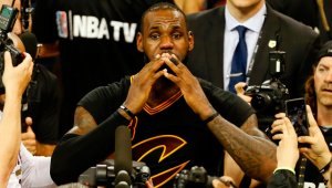 LeBron James es el jugador estrella de Cleveland. AFP