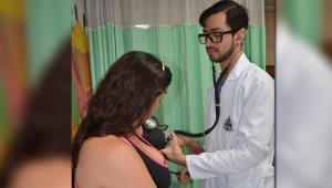 La actividad que se desarrolla con los estudiantes es una rotación por todos los servicios de la ESE, tales como pediatría, hospitalización, urgencias, cirugía, entre otras. Cortesía