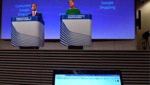 La comisionada de la UE para la competencia, Margrethe Vestager, durante la rueda de prensa en la sede del organismo en Bruselas. AFP