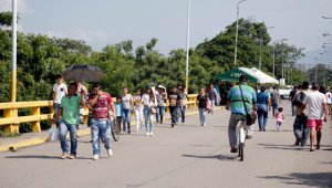 Según la Organización Internacional de Migraciones y la Cancillería, 67% de las personas que cruzan la frontera son colombianas, y 33% son venezolanas. La Opinión