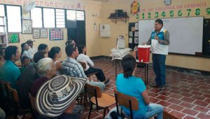 La iniciativa está acompañada de charlas para que las familias sepan cómo funcionan los filtros que se les entregan. Javier Sarabia