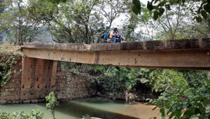 Este es el puente en el que los pobladores decidieron someter a restricción en cuando al paso de vehículos pesados. Mario Caicedo
