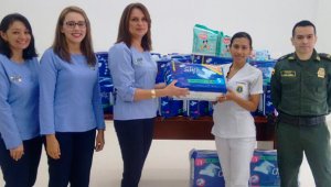 El voluntariado está conformado por esposas de oficiales de La Policía. La Asociación de Obras Sociales en beneficio de La Policía ayuda a las familias de los uniformados con mercados y con pañales. Cortesía