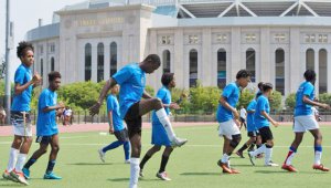 La práctica del futbol los ha educado, los ha ayudado a ser más disciplinados y esa virtud la aplican en su vida diaria para vencer los óbstaculo y lograr las metas propuestas. AFP