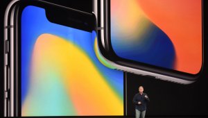 El modelo, lanzado en el décimo aniversario del famoso smartphone, es más rápido y potente que los otros de iPhone. AFP