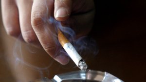 l estudio sugiere que 10% de todas las personas que reciben antirretrovirales, sean fumadores o no, esto es, unos 60.000 individuos, morirán de cáncer de pulmón. Archivo