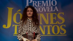 Elisa Estévez fue la ganadora del Premio de Novela Jóvenes Talentos. Este premio es para escritores menores de 19 años y la convocatoria para su segunda edición será a finales de este año, para entregarlo en 2018. Colprensa